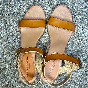 tan colored strap sandal size 9/10